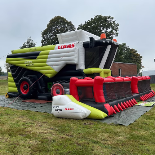CLAAS LEXION Werbehüpfburg hintere Seitenansicht mit Markenlogo